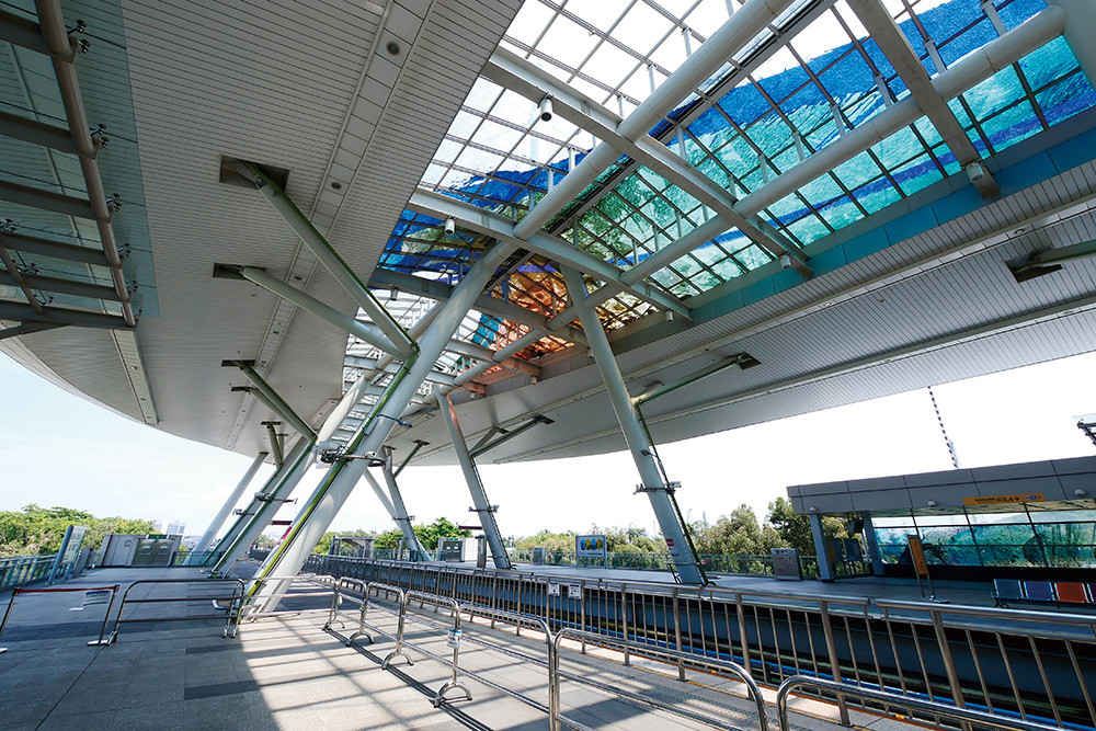 世運站「空中的雨林」The public art work Floating Rainforest at World Games Station
