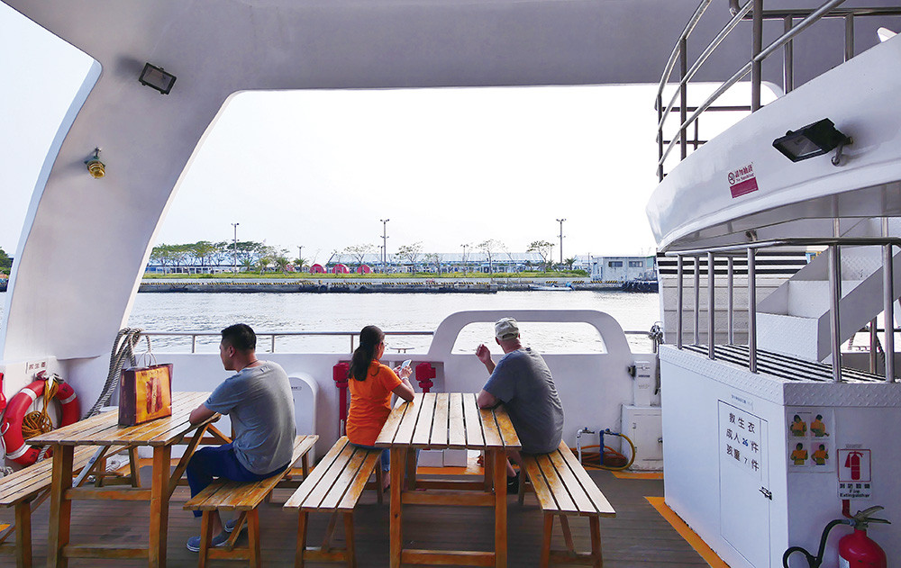 高雄港文化遊艇 Kaohsiung's Cultural Yacht