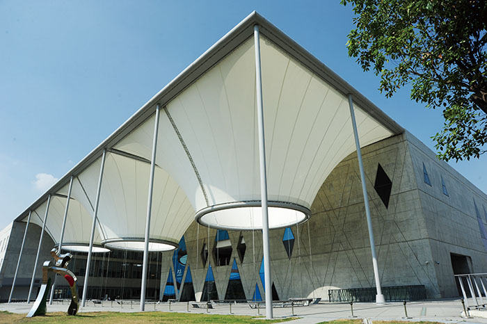 位於鳳山的大東文化藝術中心是高雄市交響樂團駐地 Kaohsiung's Symphony Orchestra is based at the Dadong Arts Center in Fongsh