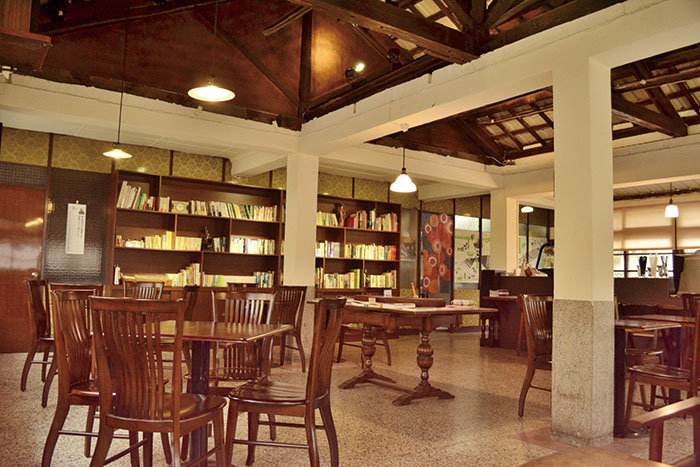 「書店喫茶。一二三亭」內部陳設 Hifumitei Ryotei's charming space