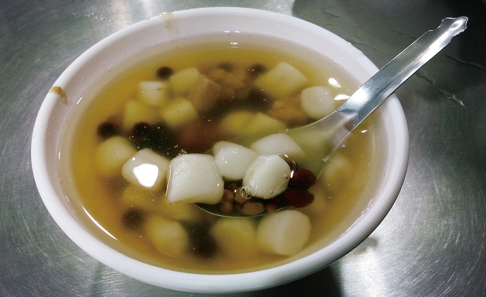 陳家八寶冰的糯米湯圓 Chen's Eight Treasure Ice stall's hand-made rice-flour ball desert