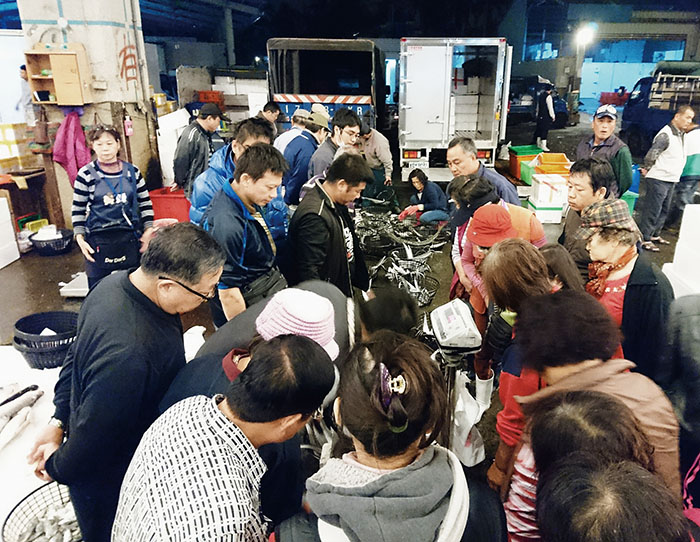 Cianjhen Fish Market Vibrant at 3 o'clock in the Morning