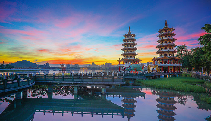 Touring around Kaohsiung with Taxi Driver Syu Cyun-dian