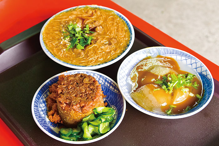 Touring around Kaohsiung with Taxi Driver Syu Cyun-dian