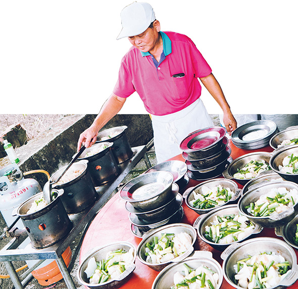 Delivering Culinary Magic at Roadside Banquets:Catering Chef Tang Cin-lu