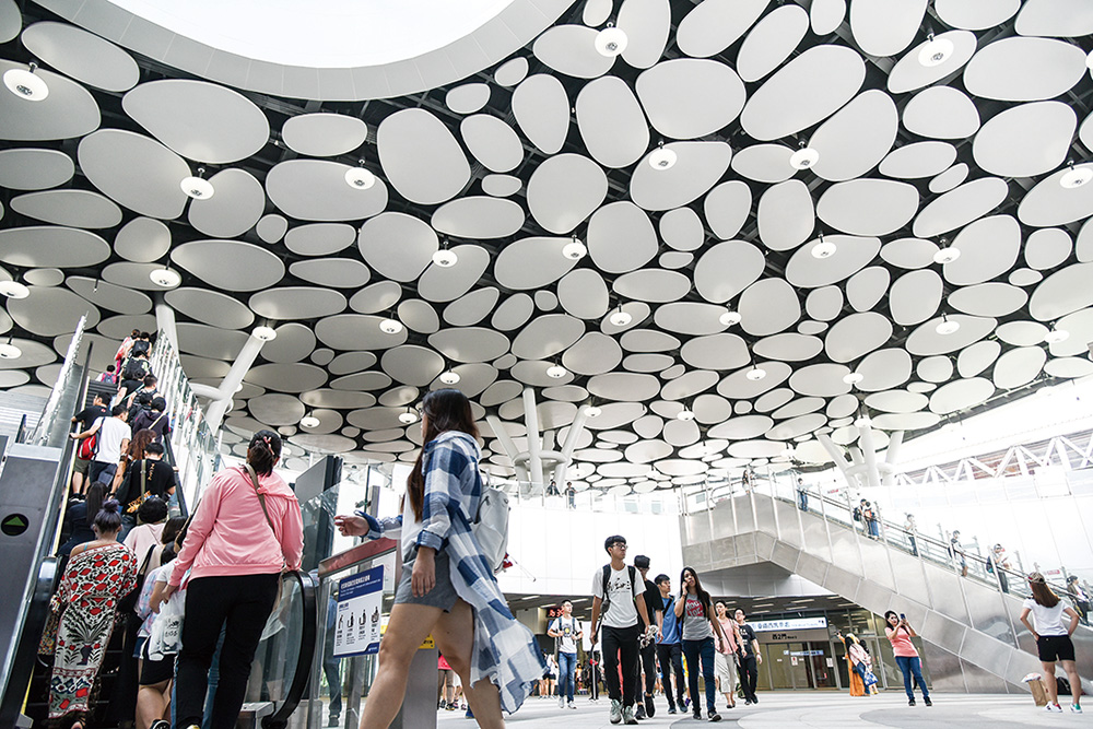 Kaohsiung Underground Railway Line Makes Its Debut