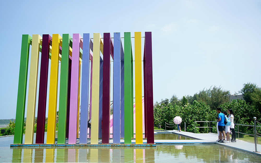 空と海が同じ色になるとき―「彩虹教堂」