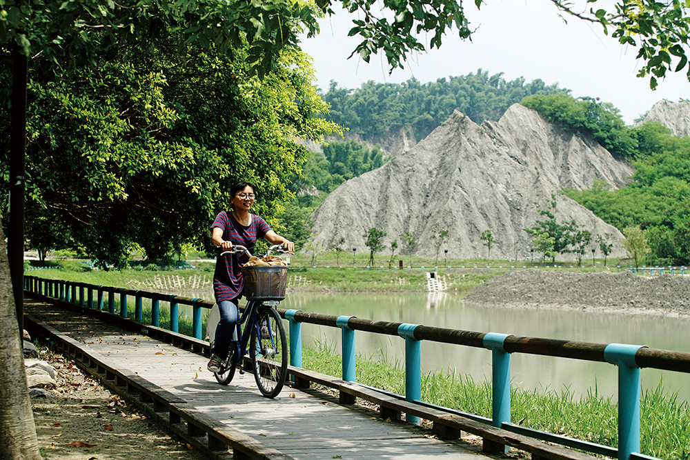 Tianliao District's Beguiling Moon World