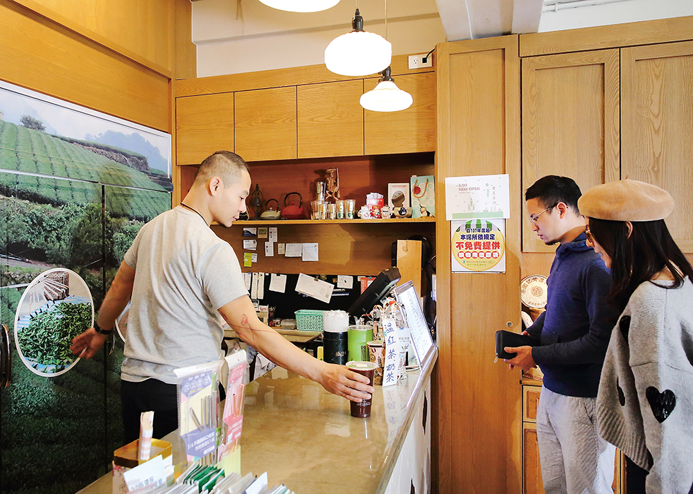 品嚐小牧戶茶系的濃茶（牛奶茶）