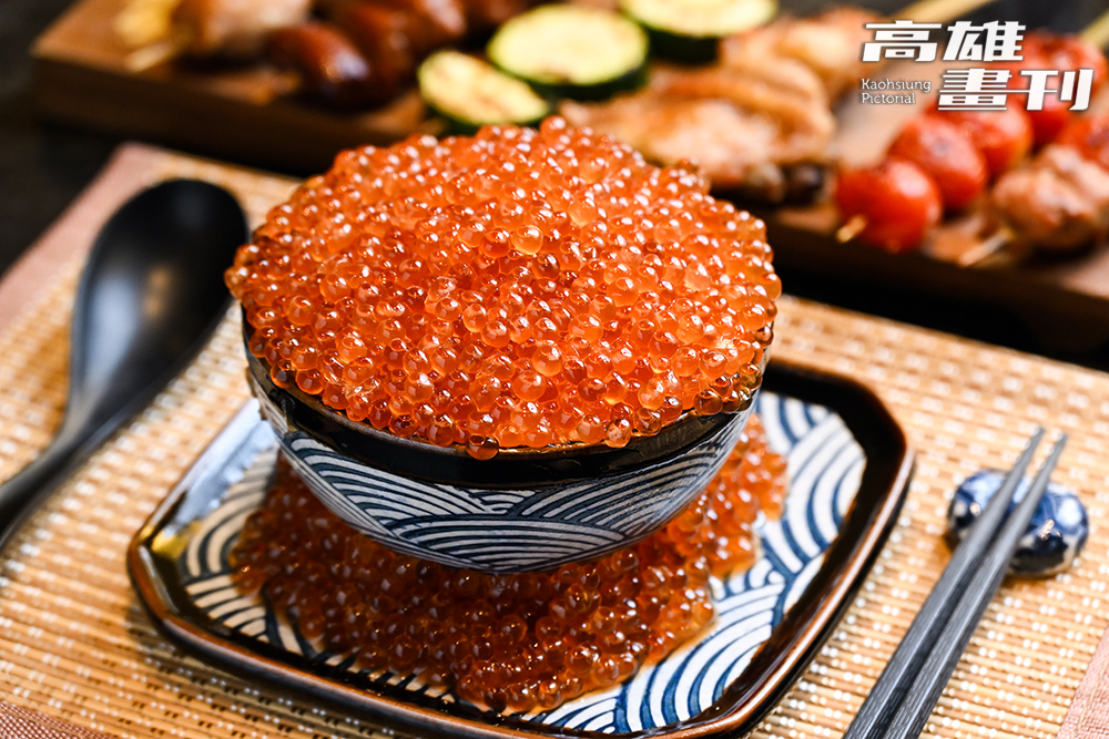 店家人氣招牌「鮭魚卵丼飯」視覺超華麗。(攝影/Carter)