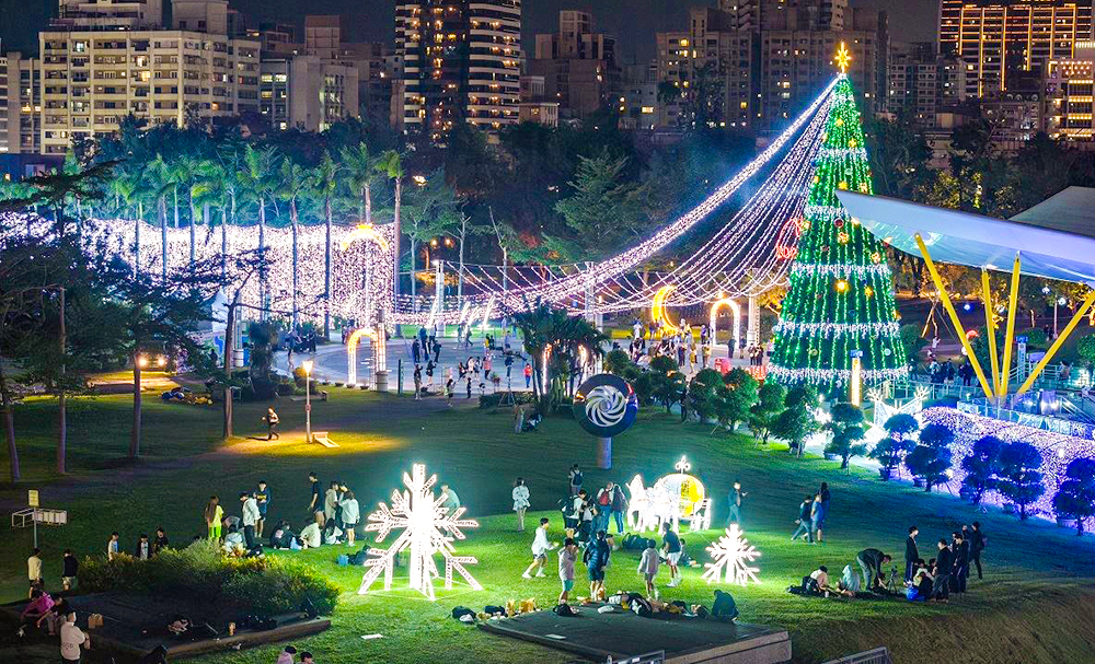 高雄夢幻聖誕夜：「森之樹」浪漫飄雪 x 9大燈區閃耀港都