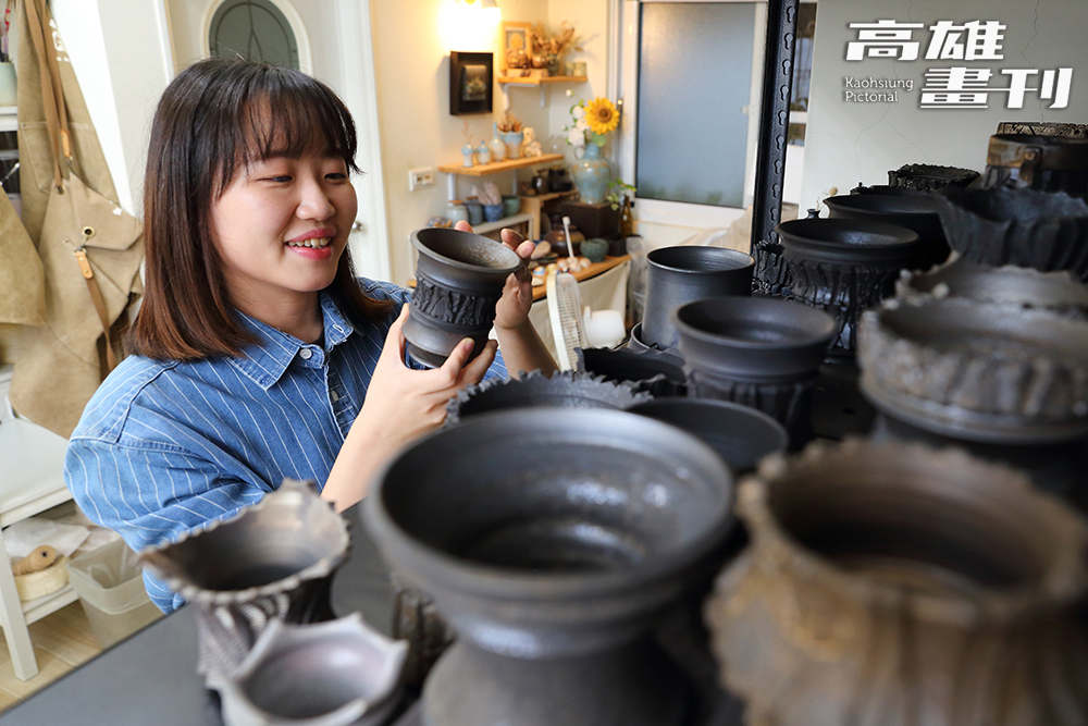 由於塊根植物本來就長得很有個性，若盆器顏色五花八門容易失焦，于安老師觀察後，發現植物陶友還是最喜歡黑色。(攝影/Carter)