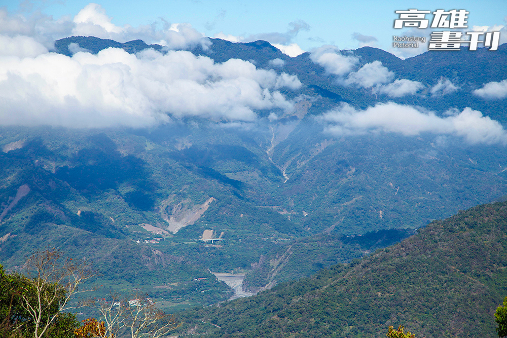 寶山二集團櫻花公園位於海拔接近1500公尺的高山，占地約38甲，因位處高地，擁有極佳的視野。(攝影/李瑰嫻)