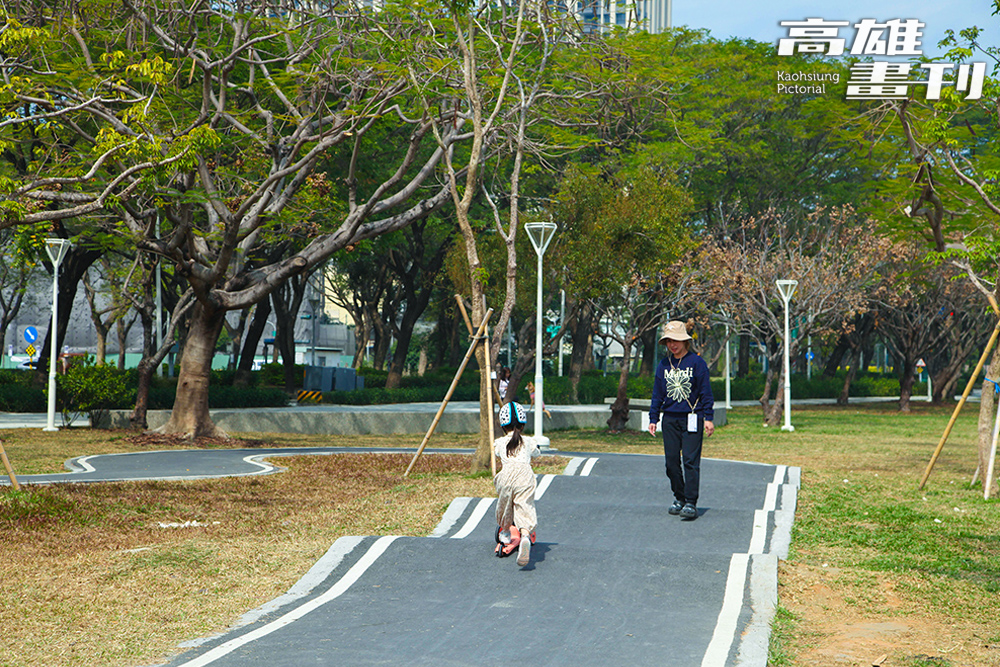 PUSHBIKE區跑道起伏地形與彎道設計，培養孩子的平衡感與操控能力。(攝影/李瑰嫻 )