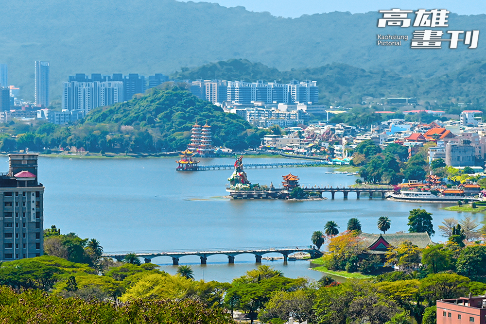 半屏山海拔約220公尺，山勢雖不高，卻視野極佳，蓮池潭、龍虎塔及高雄國家體育場皆能盡收眼底。(攝影/Carter)