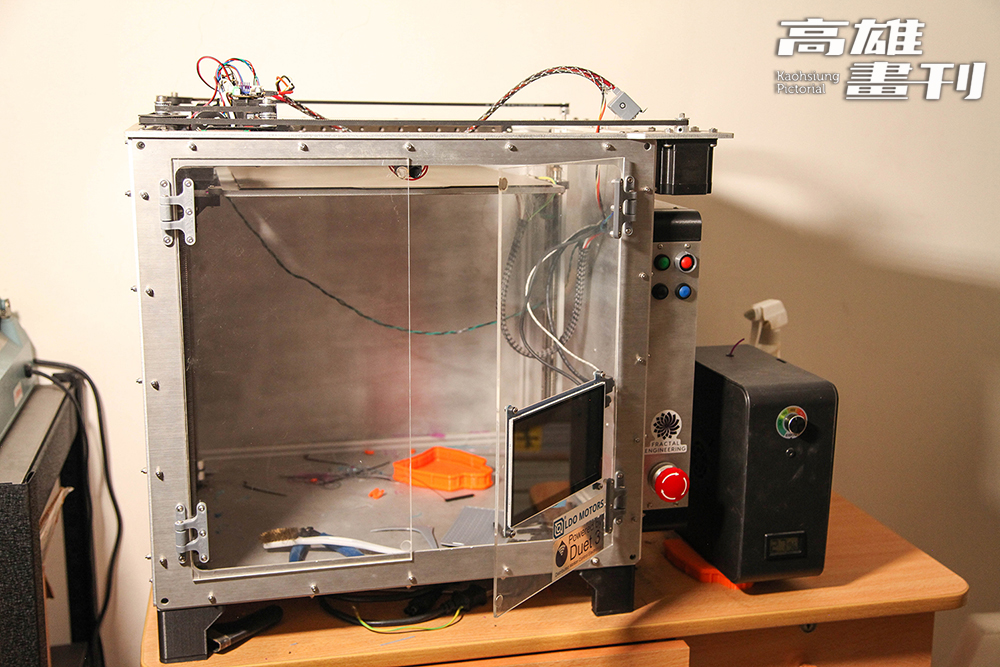採用3D列印技術替換材質的公司，搭載獨家研發穩定信號的晶片，讓無人機續航力大增。(攝影/李瑰嫻)