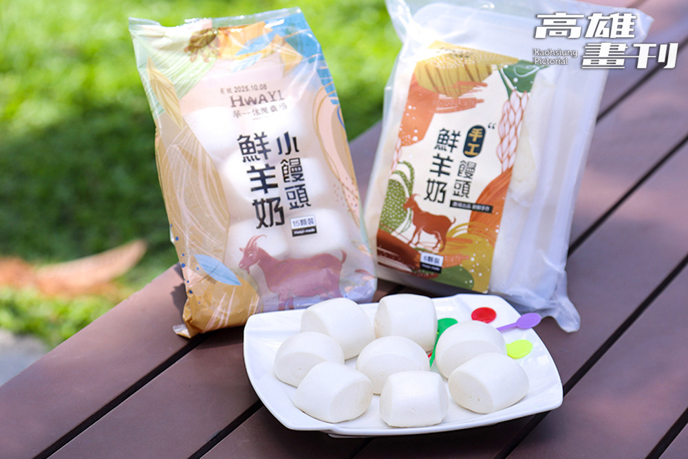 使用鮮羊乳製成的小饅頭、冰淇淋,讓大人小孩一吃就停不了口。(攝影/Carter) 使用鮮羊乳製成的小饅頭、冰淇淋,讓大人小孩一吃就停不了口。(攝影/Carter)