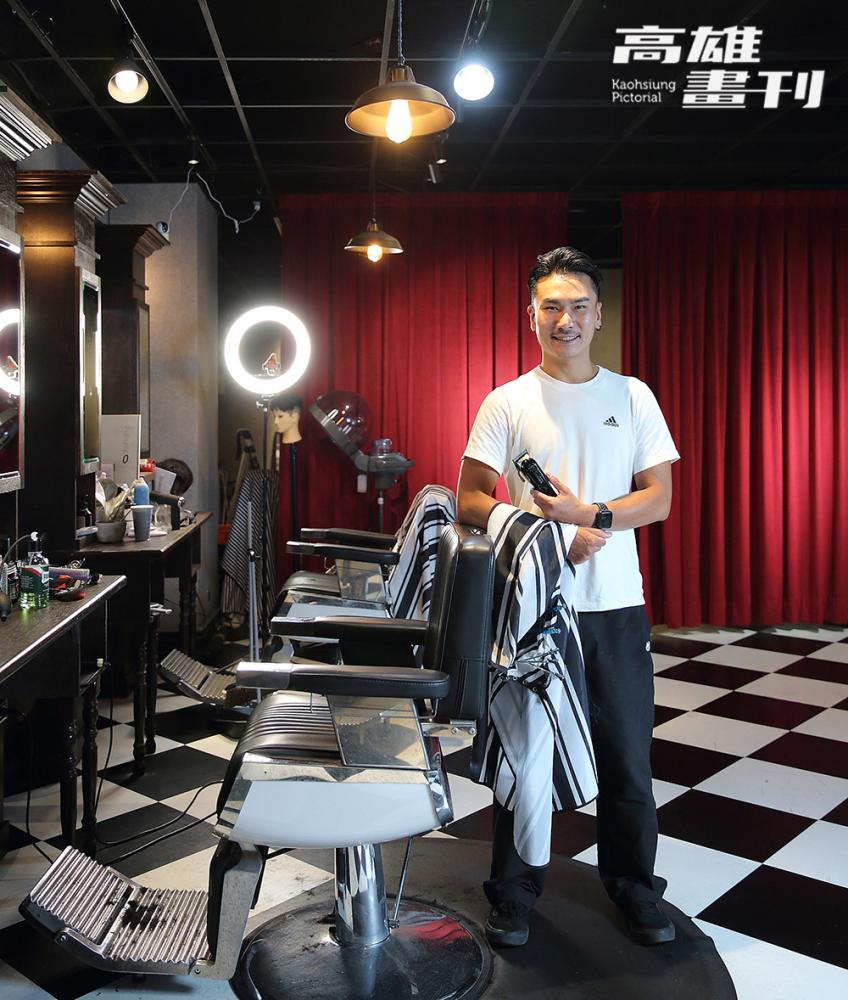 David以職人精神,為每位客人打造適合的英倫紳士風格。(攝影/Carter) David以職人精神,為每位客人打造適合的英倫紳士風格。(攝影/Carter)