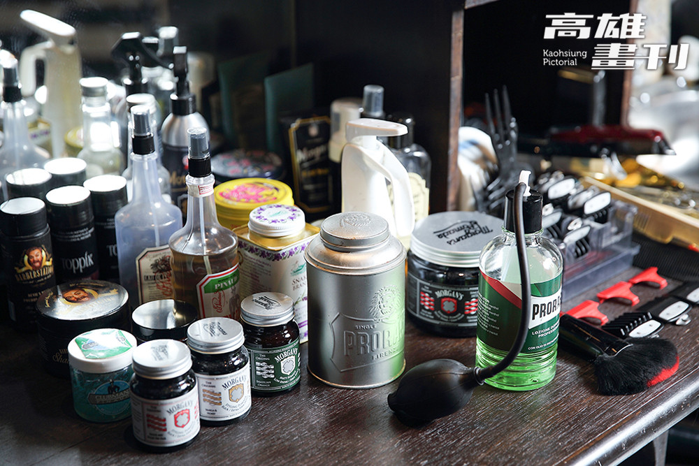傳統barbershop注重香味搭配,像是鬍後水、頭皮調理水與髮油,皆是英式風格不可或缺的細節。(攝影/Carter) 傳統barbershop注重香味搭配,像是鬍後水、頭皮調理水與髮油,皆是英式風格不可或缺的細節。(攝影/Carter)
