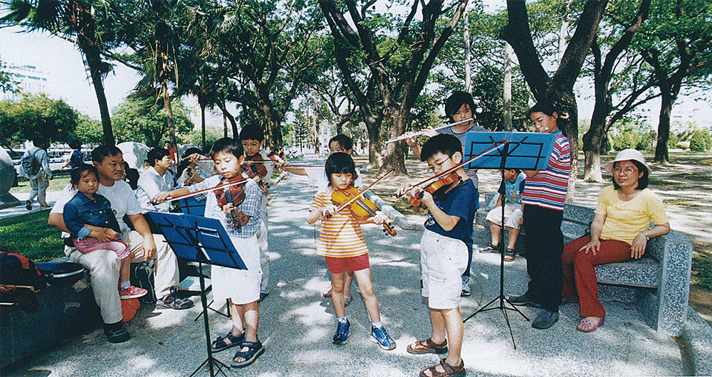 週末的市民藝術大道有許多表演。(攝影／鮑忠暉)