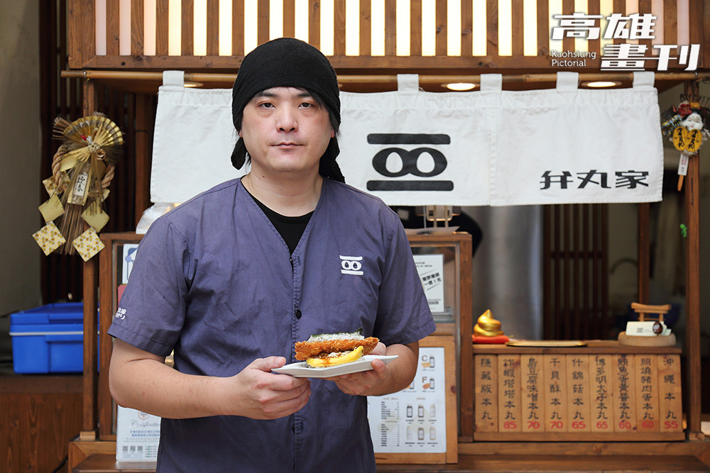 弁丸家創辦人阿基從事餐飲多年，8年前創立高雄首家主打沖繩飯糰的專門店。(攝影/Carter)
