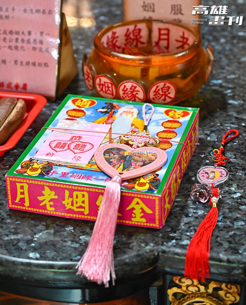 想快點脫單或是尋求好的緣份，不妨趁著中秋佳節來祈求月老幫幫忙！(攝影/Carter)