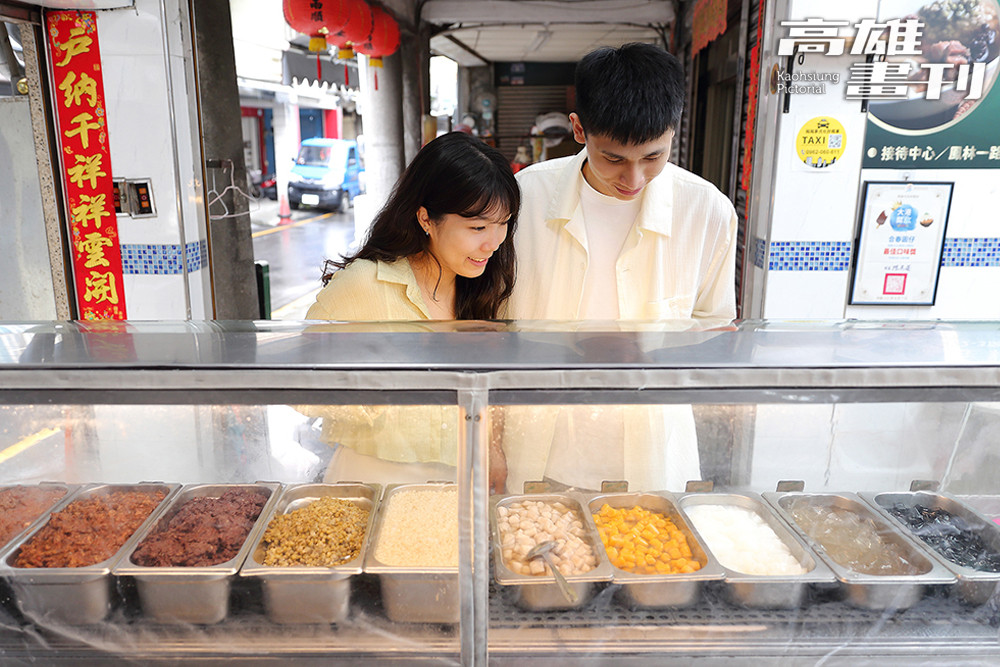 從圓仔到紅豆、綠豆、芋圓和仙草，合春的冰品配料全為店家手工自製。(攝影/Carter)