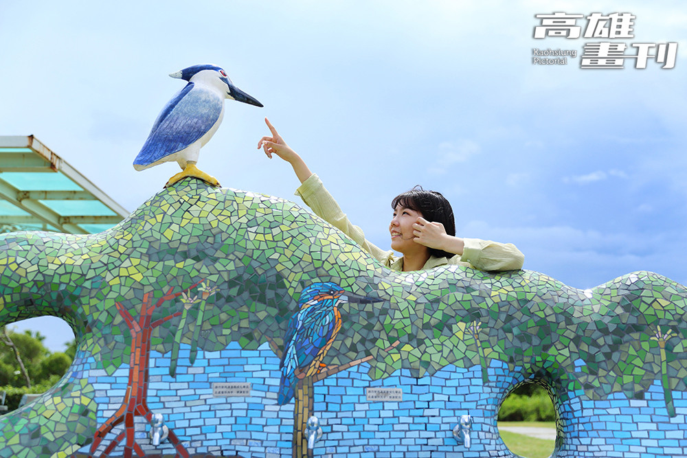 《生態禮讚》裝置藝術結合洗手檯功能，生動呈現濕地生物，為公園增添趣味亮點。(攝影/Carter)