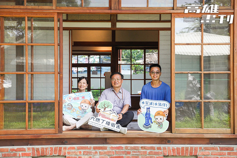 中油員工復原老宿舍群，並期望將來作為兼具教育休閒與歷史功能的文化園區。（圖中央為煉製事業部副執行長陳正喜）(攝影/李瑰嫻)