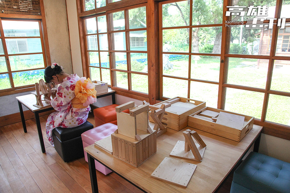 突出於庭院的書齋是過去員工自行擴建，現規劃為手作課程的體驗展示區。(攝影/李瑰嫻)