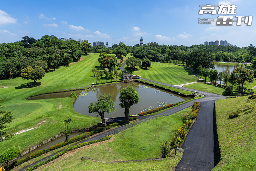 高雄果嶺自然公園有草原、丘陵、水塘與樹林等地貌，景觀多樣的同時也成為生物們棲地，因而具備豐富的生態。(攝影/黃敬文)