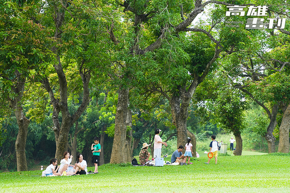 高雄果嶺自然公園開闊的園區，是踏青運動的好去處；其豐富的生態也成為都市中的一座自然教室。(攝影/Cindy Lee)