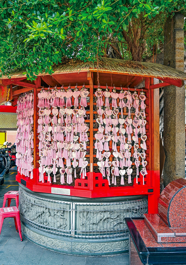 鳳邑双慈殿 (撮影：Carter)