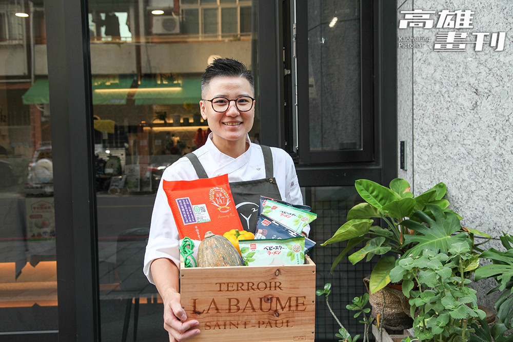 漾漾食光Y2 cafe的主廚康多厤，4年前將餐廳供應鏈轉為以在地食材為主。(攝影/李瑰嫻)