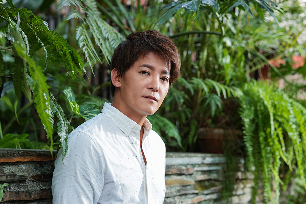 對謝哲青而言，高雄不只是家鄉，更是他心中測量世界的座標，生命羅盤的指向。（圖片提供/皇冠文化集團。攝影/Richard CHANG）