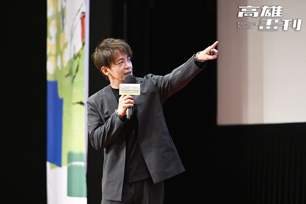 走遍世界的謝哲青，這一次將他的美學觀點帶回港都，他想像未來的市民不必特地「去」某個文化場館，而是本身就生活在巨大的、開放的美術館中。(攝影/Carter)