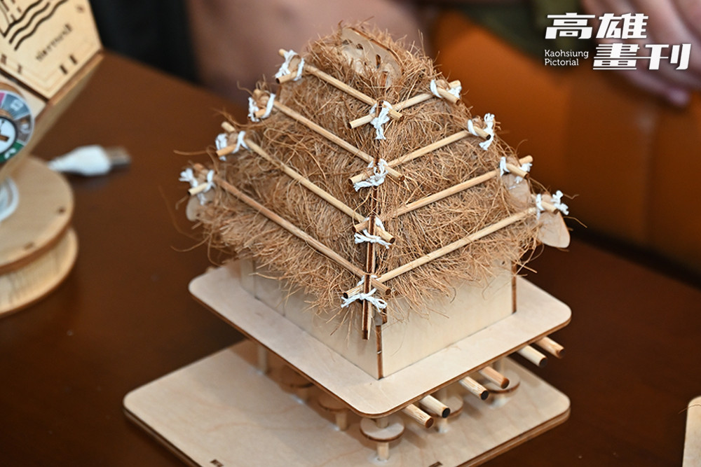 動手搭建排灣族穀倉，不只能瞭解原民生活智慧，還能親身體驗傳統文化與建築工法。(攝影/Carter)