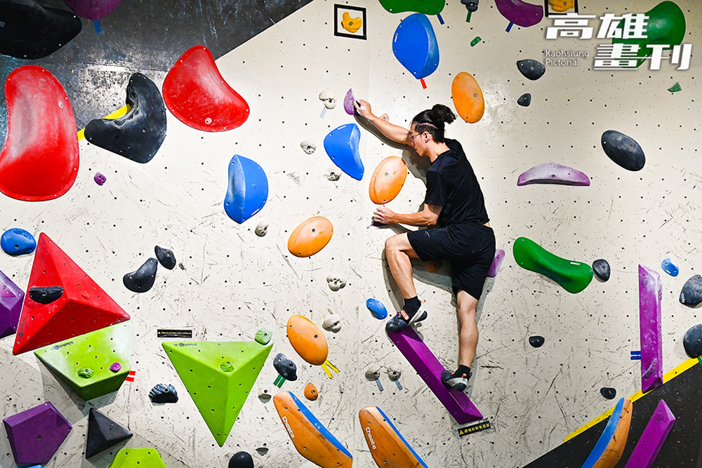 運動也能拍美照！攀岩牆面因色彩繽紛成為熱門拍照打卡點。(攝影/Carter)