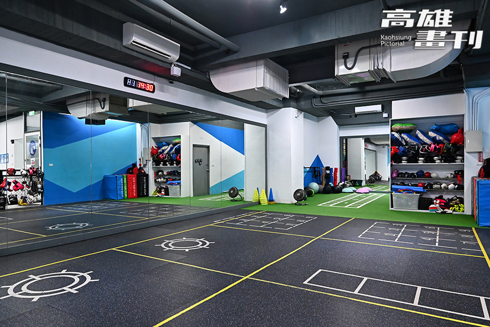 博拓拳擊體適能空間規劃，從光線、色調到空調扭轉大眾對拳擊館的刻板印象，營造舒適運動環境。(攝影/Carter)