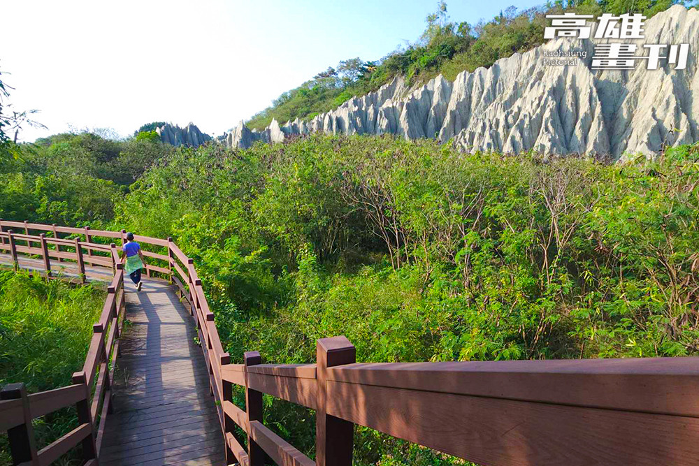 位於彌陀區的漯底山自然公園，擁有高雄最靠近濱海的特殊惡地地形。(攝影/李芷姍)