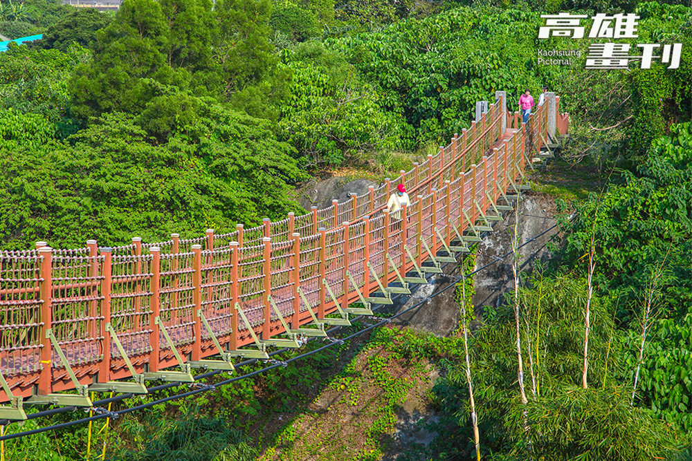 跨越山谷的吊橋高21公尺、長80公尺，再往上走可達觀景台。(攝影/李芷姍)