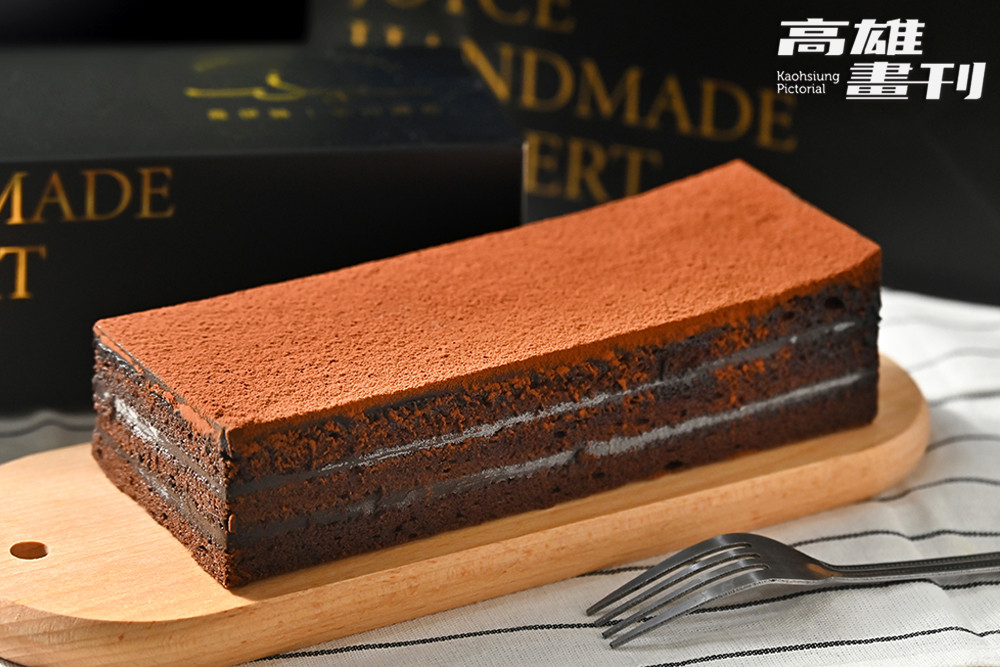 嚴選頂級巧克力手工製作的絲博生巧克力蛋糕，不只是喬伊絲手作甜品熱銷榜首，沈師傅分享這也是他女兒的彌月蛋糕，更因此成為創立品牌的代表作。(攝影/Carter)