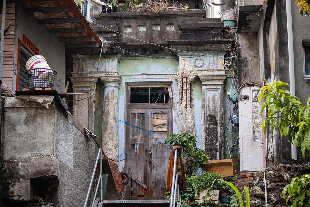 歷經歲月侵蝕的量水器室，促使高雄市政府文化局啟動古蹟修復計畫。（圖片提供/高雄市政府文化局）