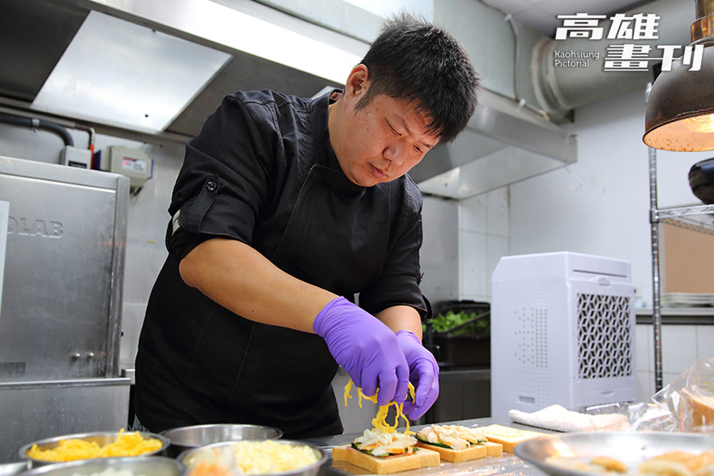 阿慶師出身高雄蚵仔寮總舖師世家，精通傳統臺菜手路菜。(攝影/Carter)