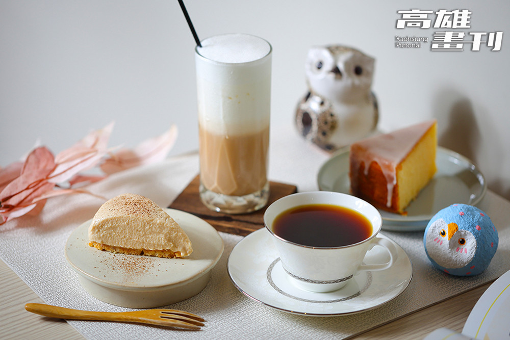 貝禮詩歐蕾生起司(左前)、貝禮詩紅茶歐蕾(左後)、瓜地馬拉美利藝妓日曬(右前)、檸檬蛋糕(右後)。(攝影/Carter)