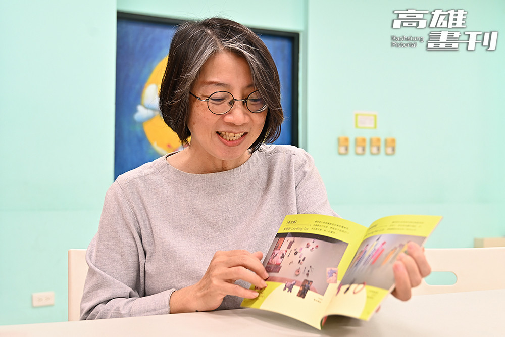 策展人陳嬋娟說，「生活藏寶圖」展覽是藝術家應用各種媒材，延伸出不同子題與互動操作設計，能引導孩子探索不同感官體驗與情感抒發。(攝影/Carter)