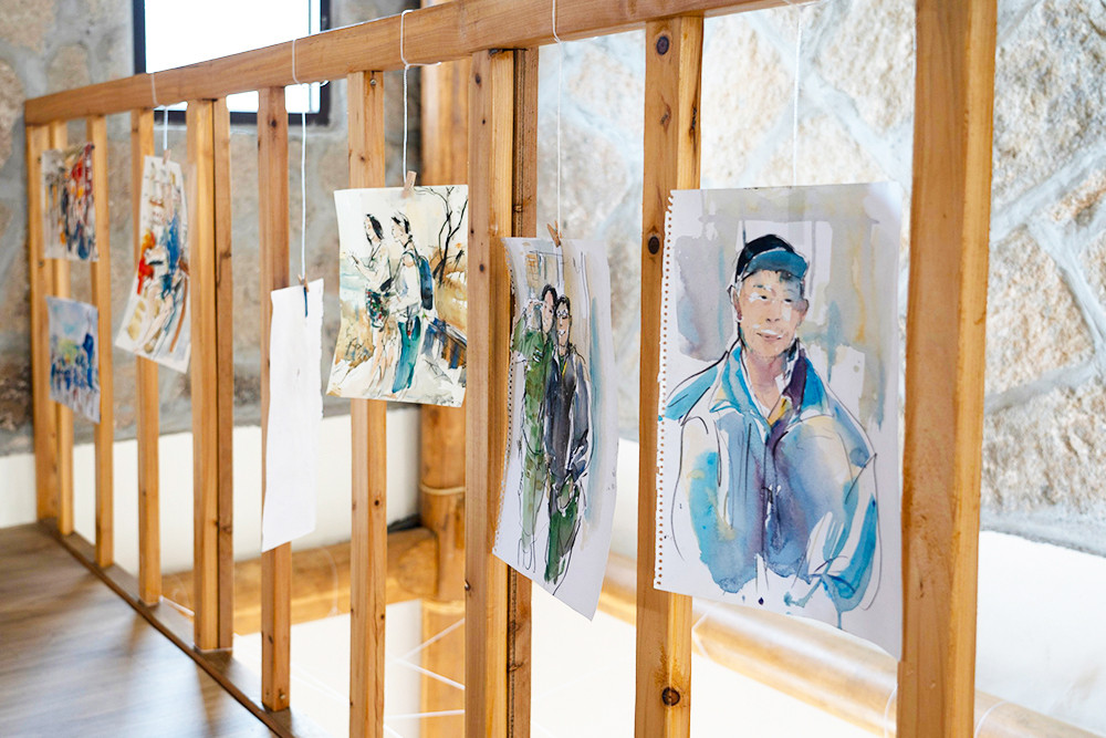 吳沁頤參與馬祖藝術節駐村計畫，創作超過三百幅作品，也啟發了她對於畫畫的新體悟。(圖片提供/吳沁頤)