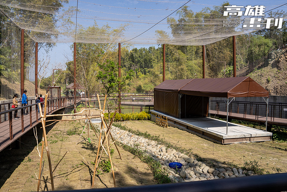 野森動物學校坐落綠意之中，串聯湖畔步道與動物活動空間，讓人自在走入森林，感受人與動物共學的日常。(攝影/黃敬文)