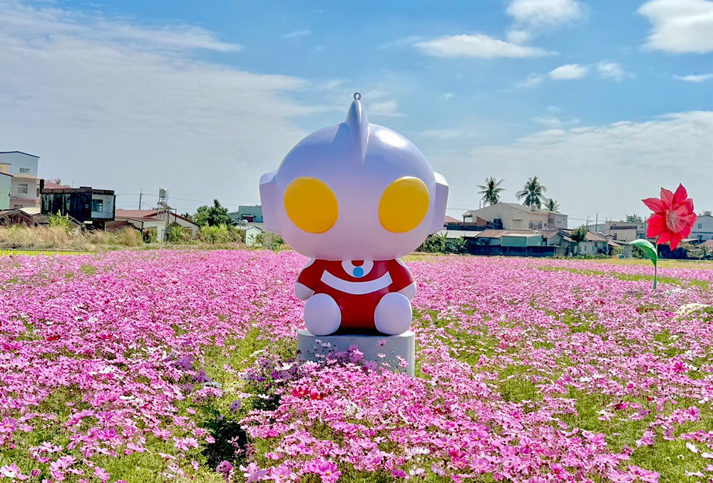 除了愛河灣的主展場，超人力霸王也在城市的不同角落驚喜現身。（上、中：圖片提供/高雄市政府觀光局、下：攝影/黃敬文）