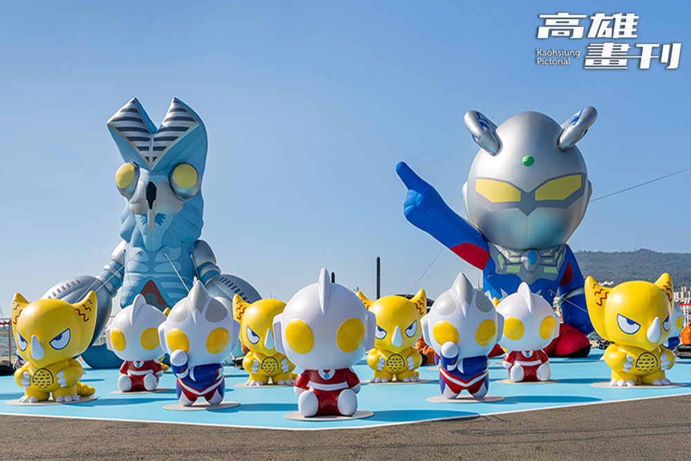 碼頭樂園有多組超人力霸王主題藝術裝置，包括帥氣的初代對戰哥摩拉、Q版傑洛與巴爾坦星人等。（攝影/黃敬文）